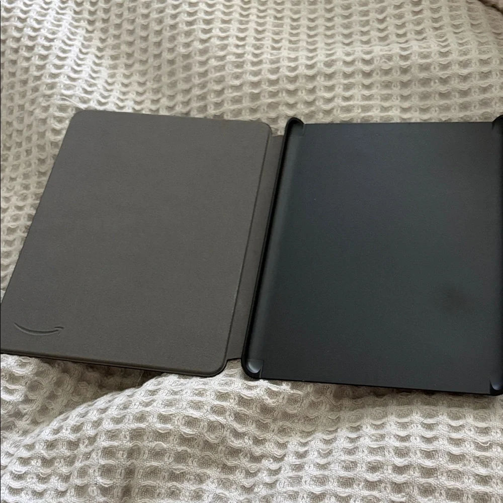 Kindle Paperwhite Black Fabric Case cover - Picture 2 of 4